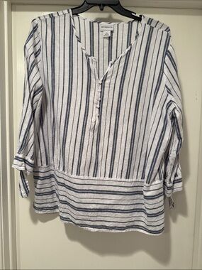 Liz Claiborne White and Navy Vertical-Striped Button Henley Tunic
